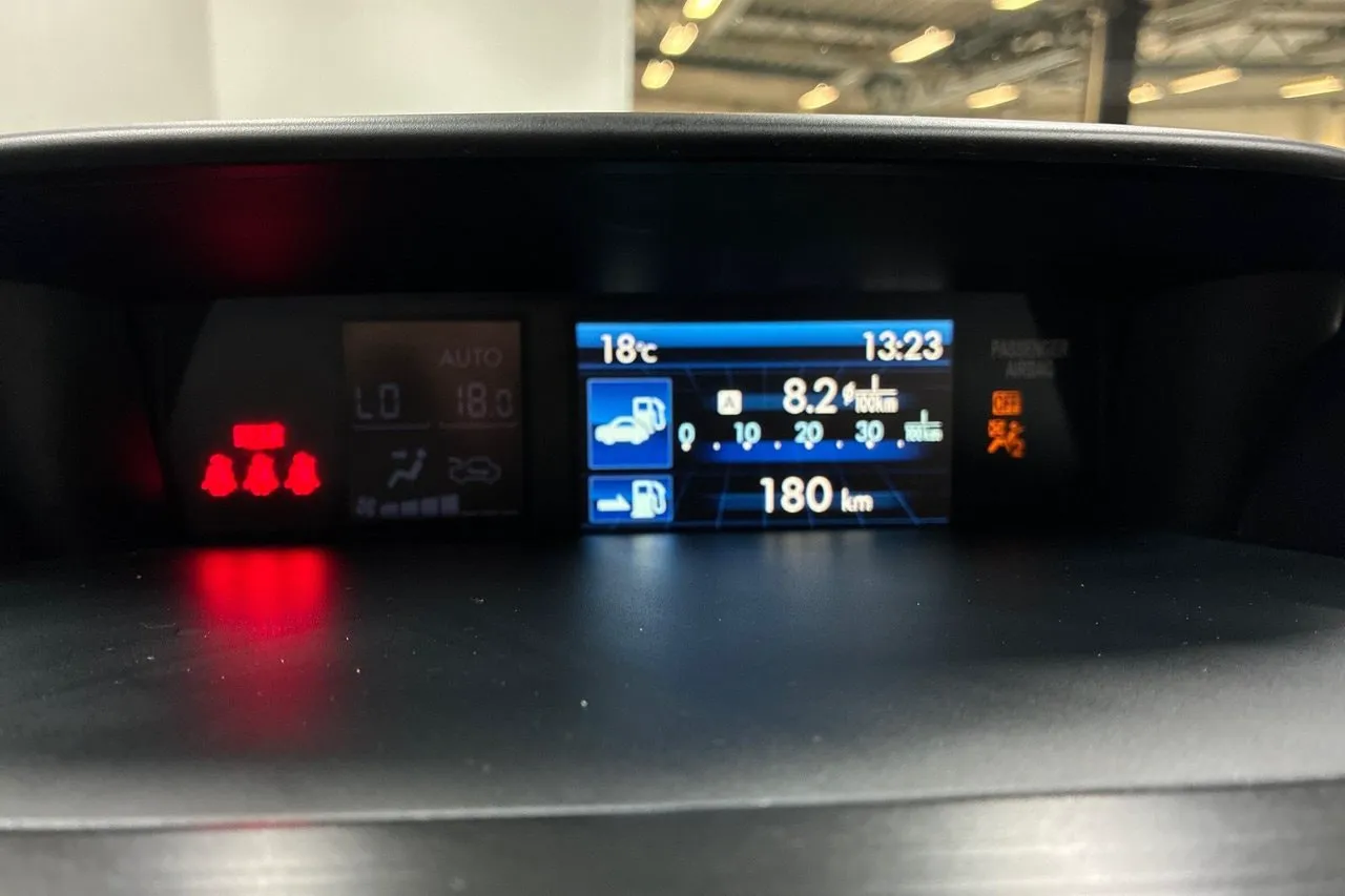 Vehicle image 18