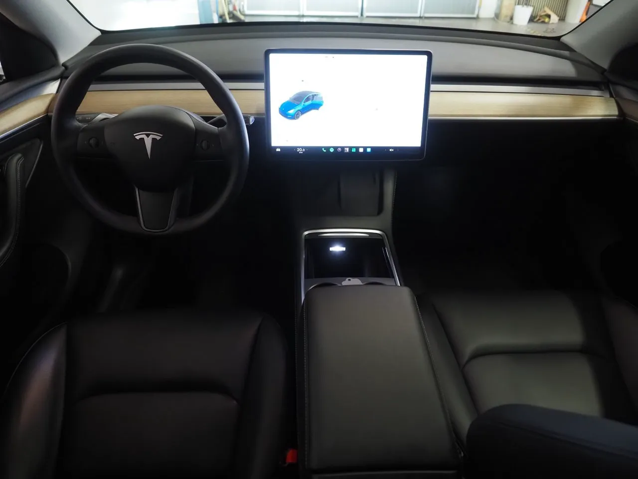 Vehicle image 15