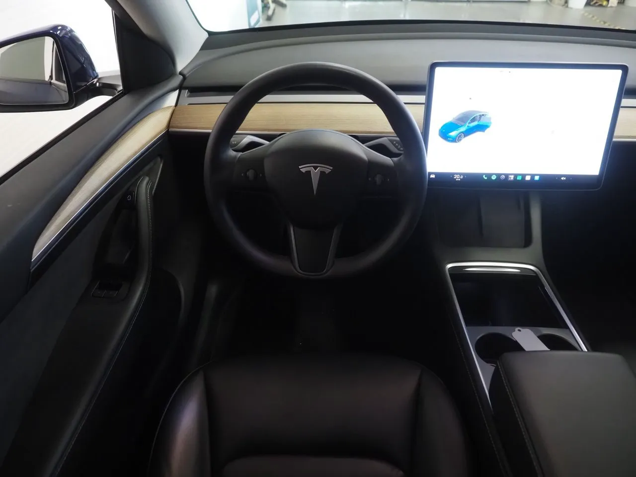 Vehicle image 14