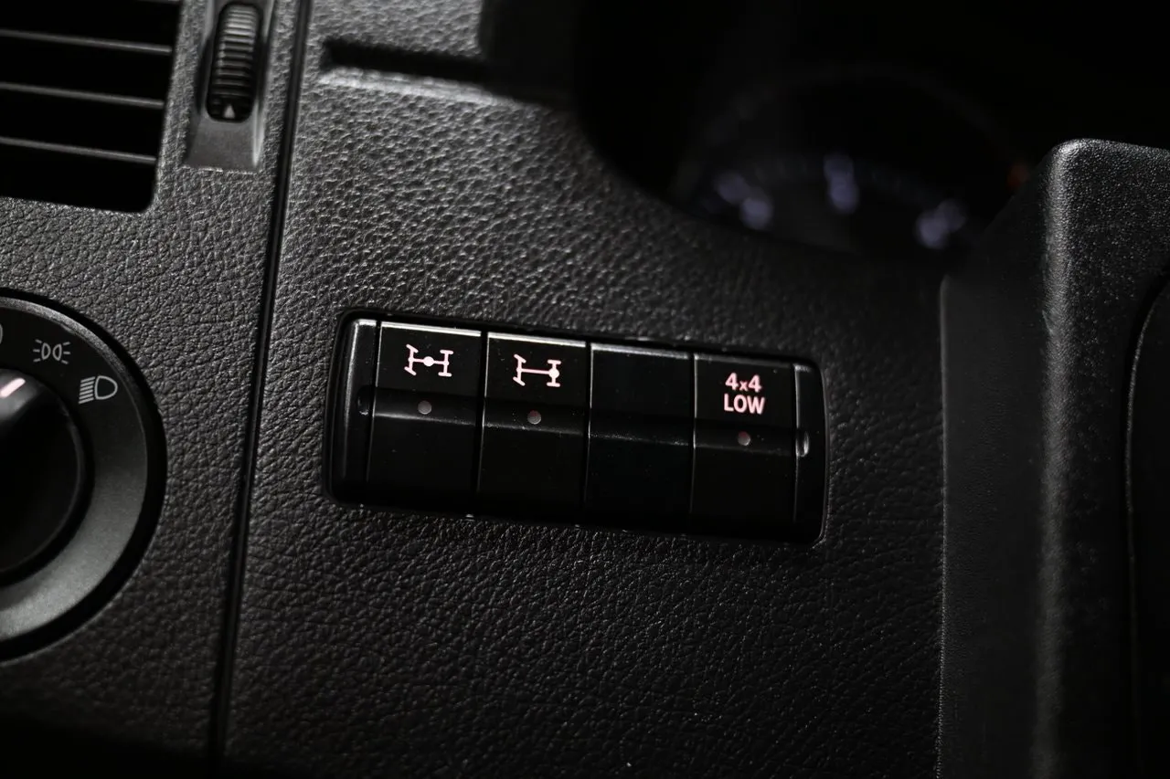 Vehicle image 32