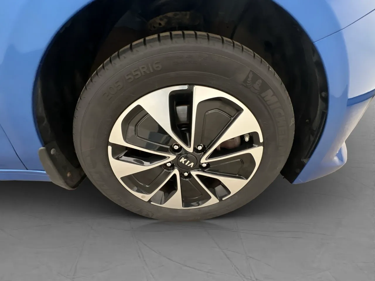 Vehicle image 33