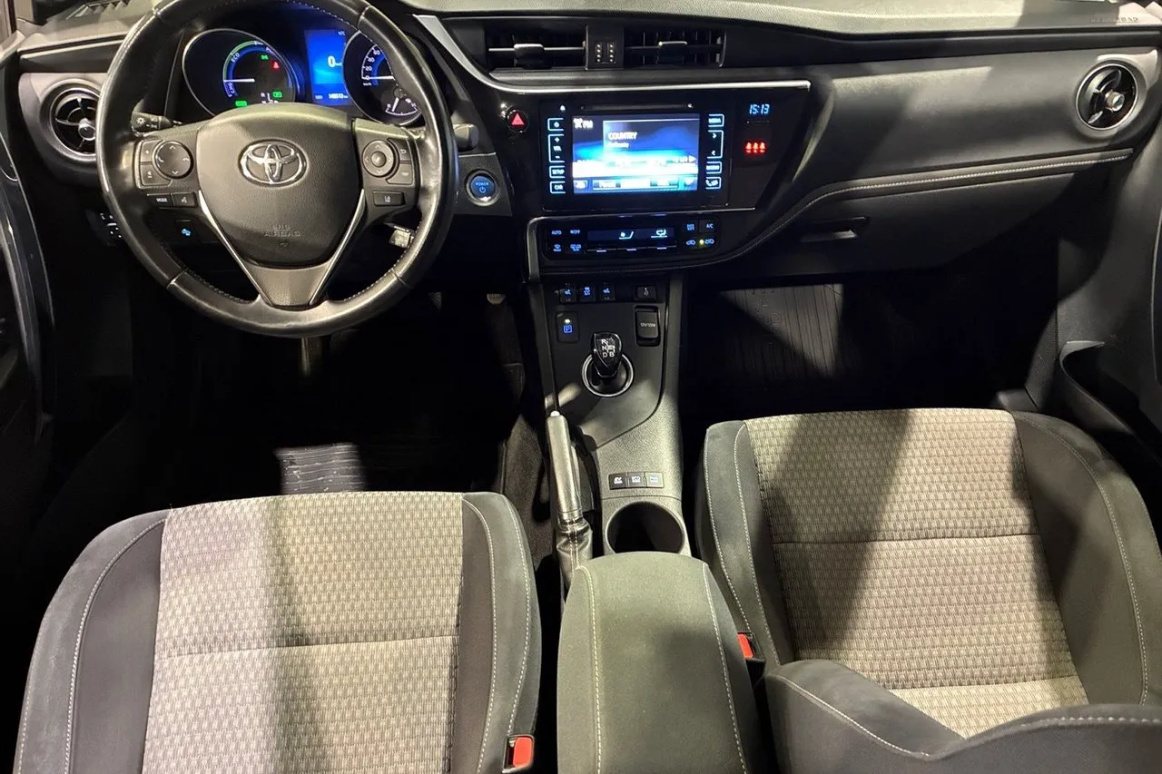 Vehicle image 10