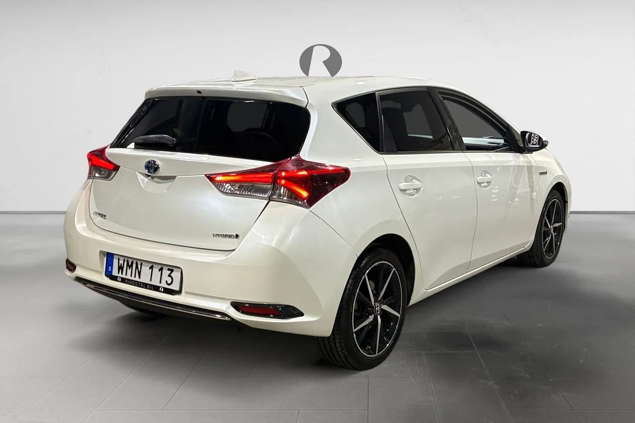 Vehicle image 6