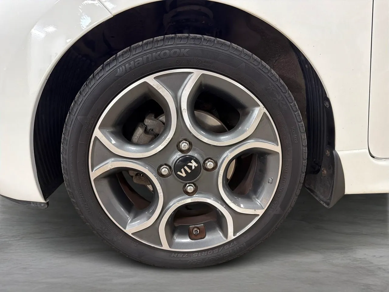 Vehicle image 24