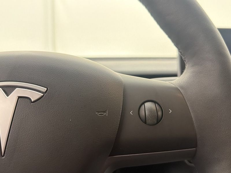 Tesla Model 3 bild 18