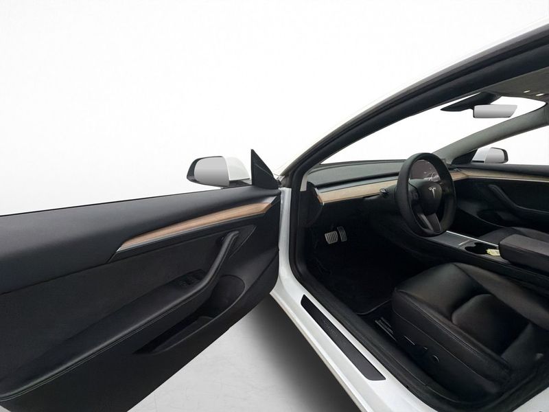 Tesla Model 3 bild 12