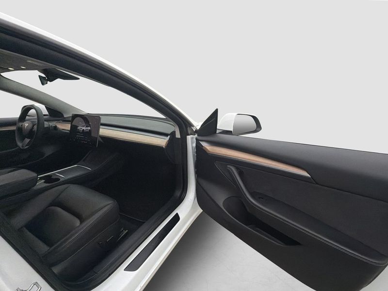 Tesla Model 3 bild 28