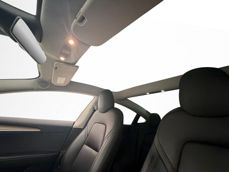 Tesla Model 3 bild 14
