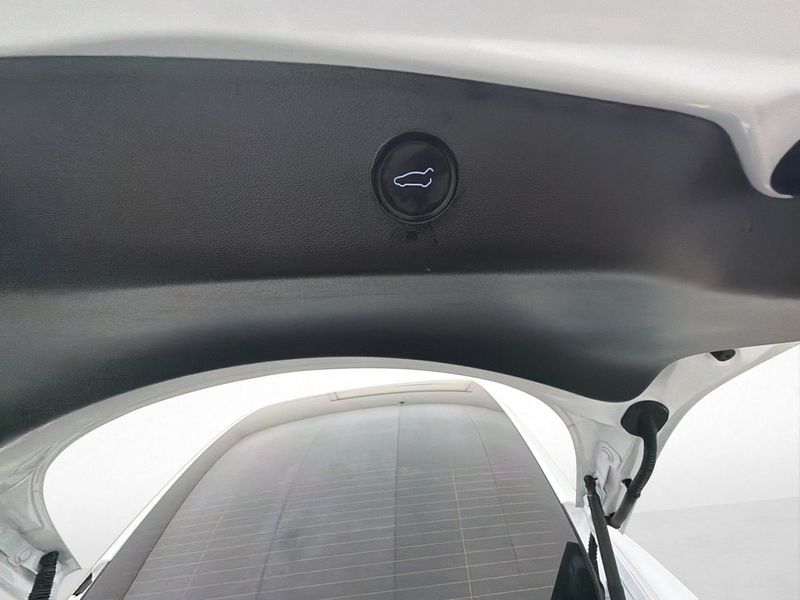 Tesla Model 3 bild 11