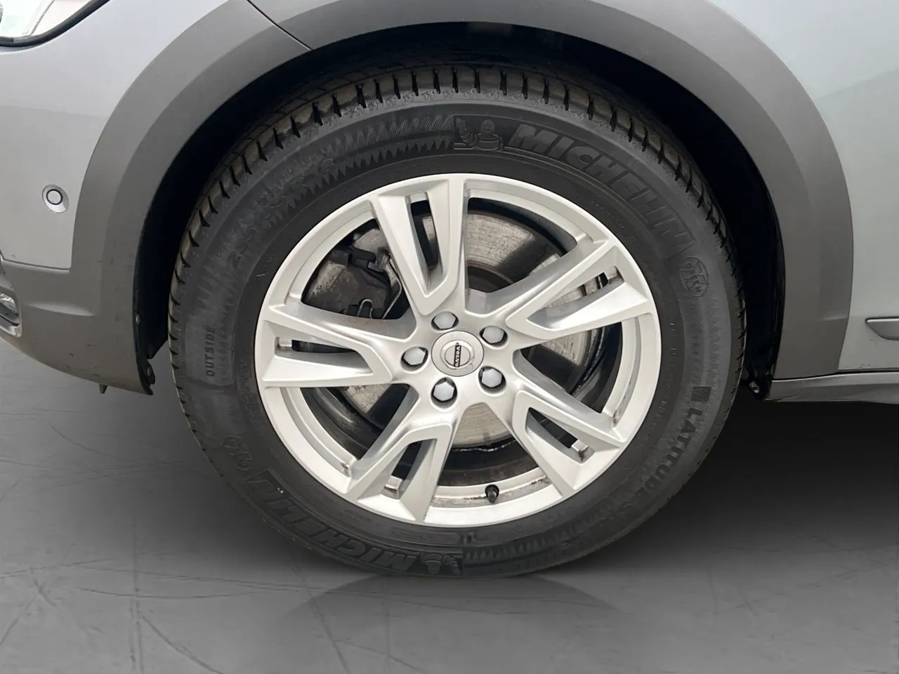 Vehicle image 30