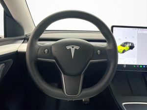 Tesla Model Y bild 17