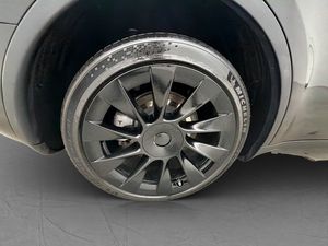 Tesla Model Y bild 32