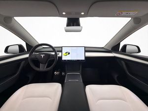 Tesla Model Y bild 16