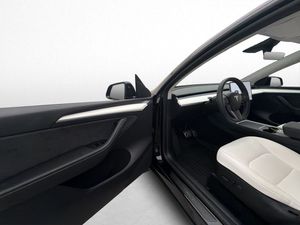 Tesla Model Y bild 13