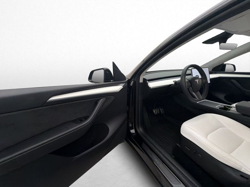 Tesla Model Y bild 13