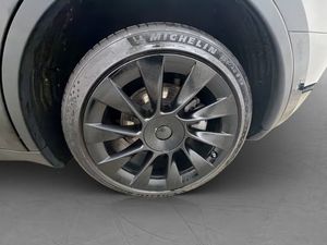 Tesla Model Y bild 31
