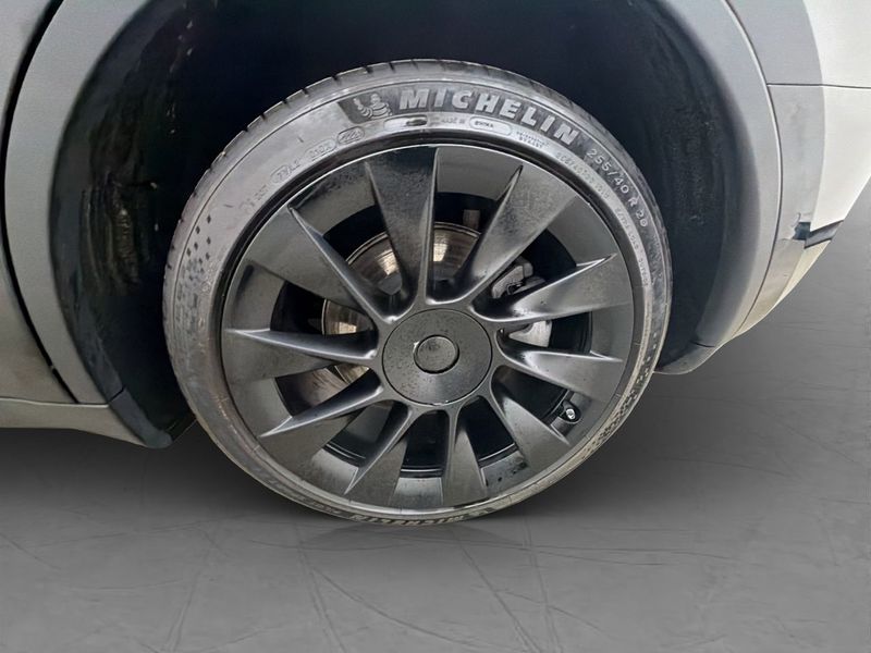 Tesla Model Y bild 31