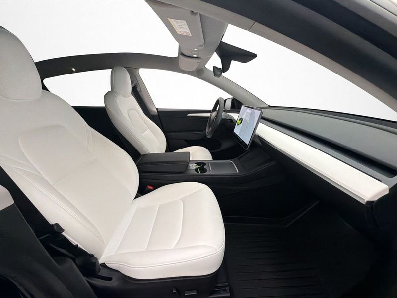 Tesla Model Y bild 28