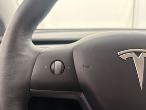 Tesla Model Y bild 18