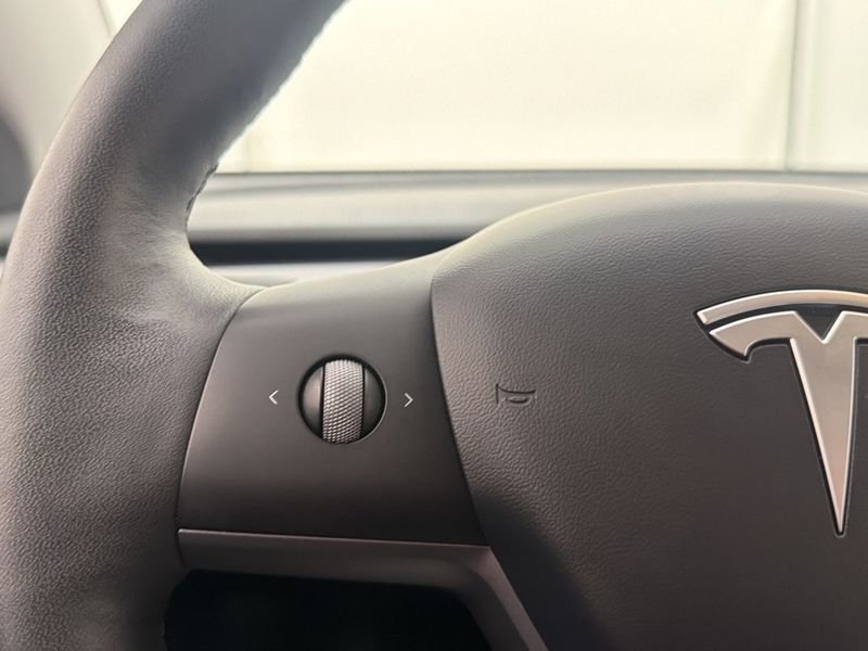Tesla Model Y bild 18