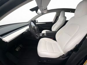 Tesla Model Y bild 15