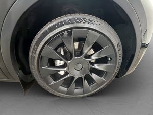 Tesla Model Y bild 33