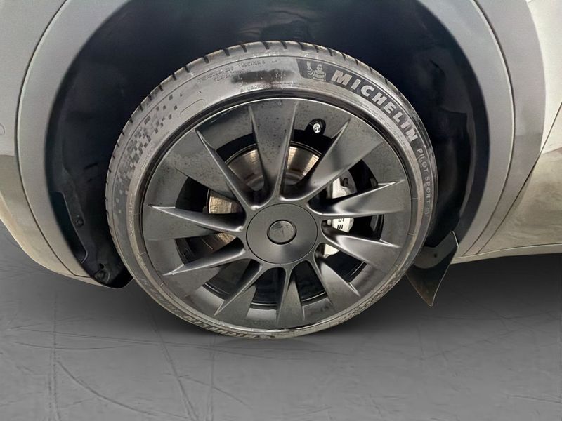 Tesla Model Y bild 30