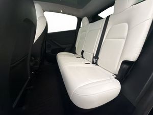 Tesla Model Y bild 27