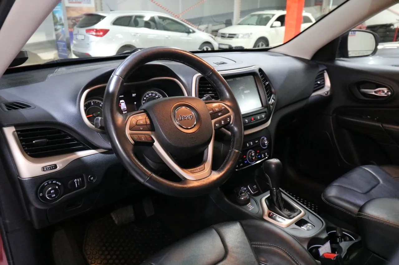 Vehicle image 6