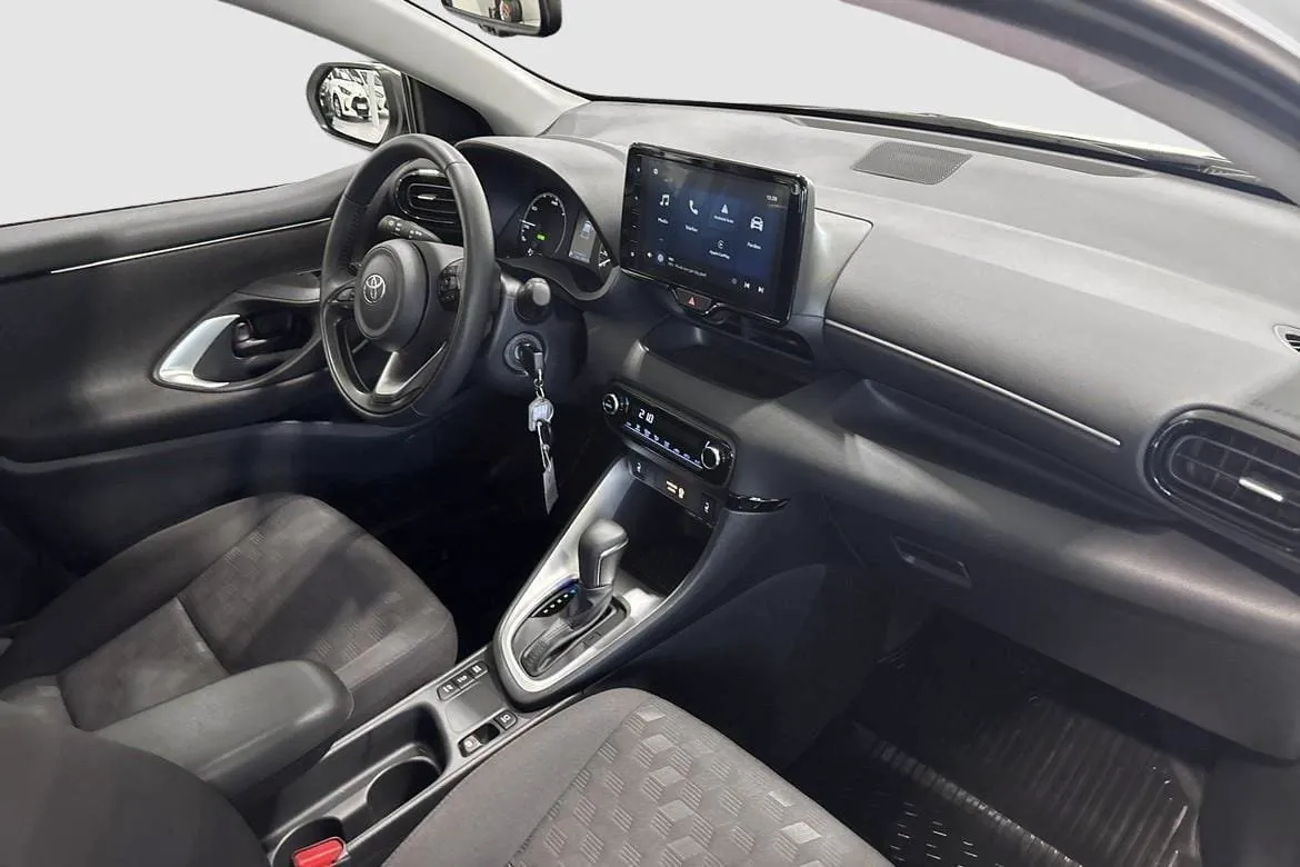 Vehicle image 6