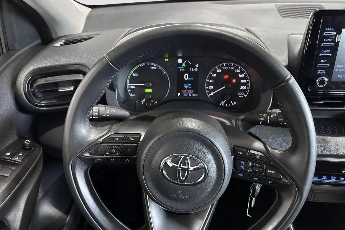 Vehicle image 10
