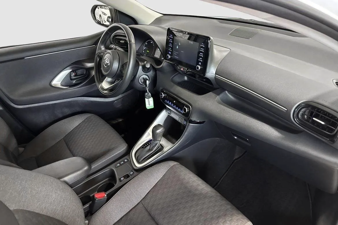 Vehicle image 7