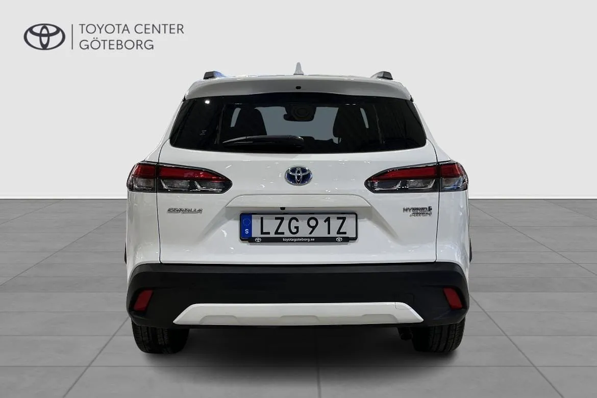 Vehicle image 5