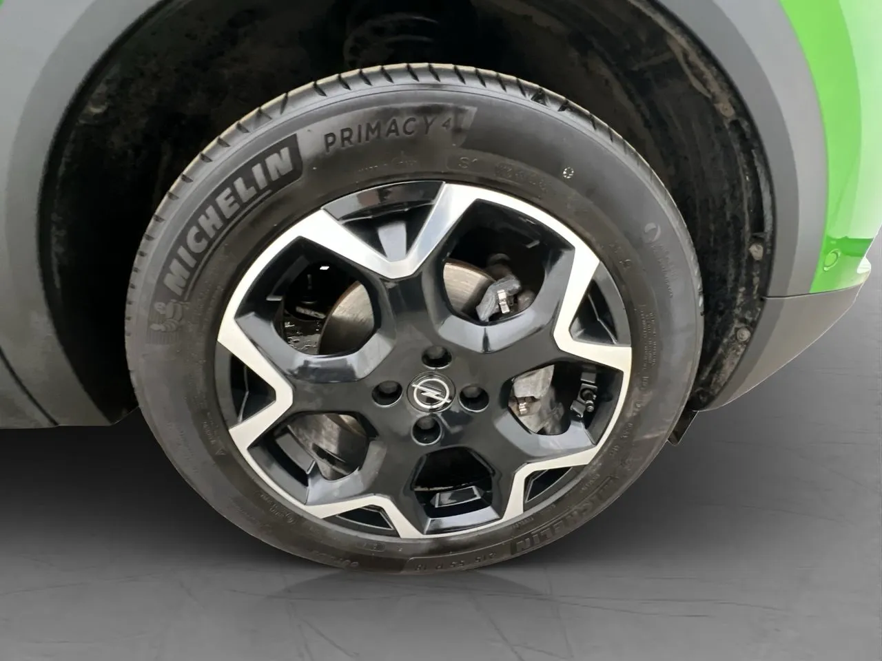 Vehicle image 33