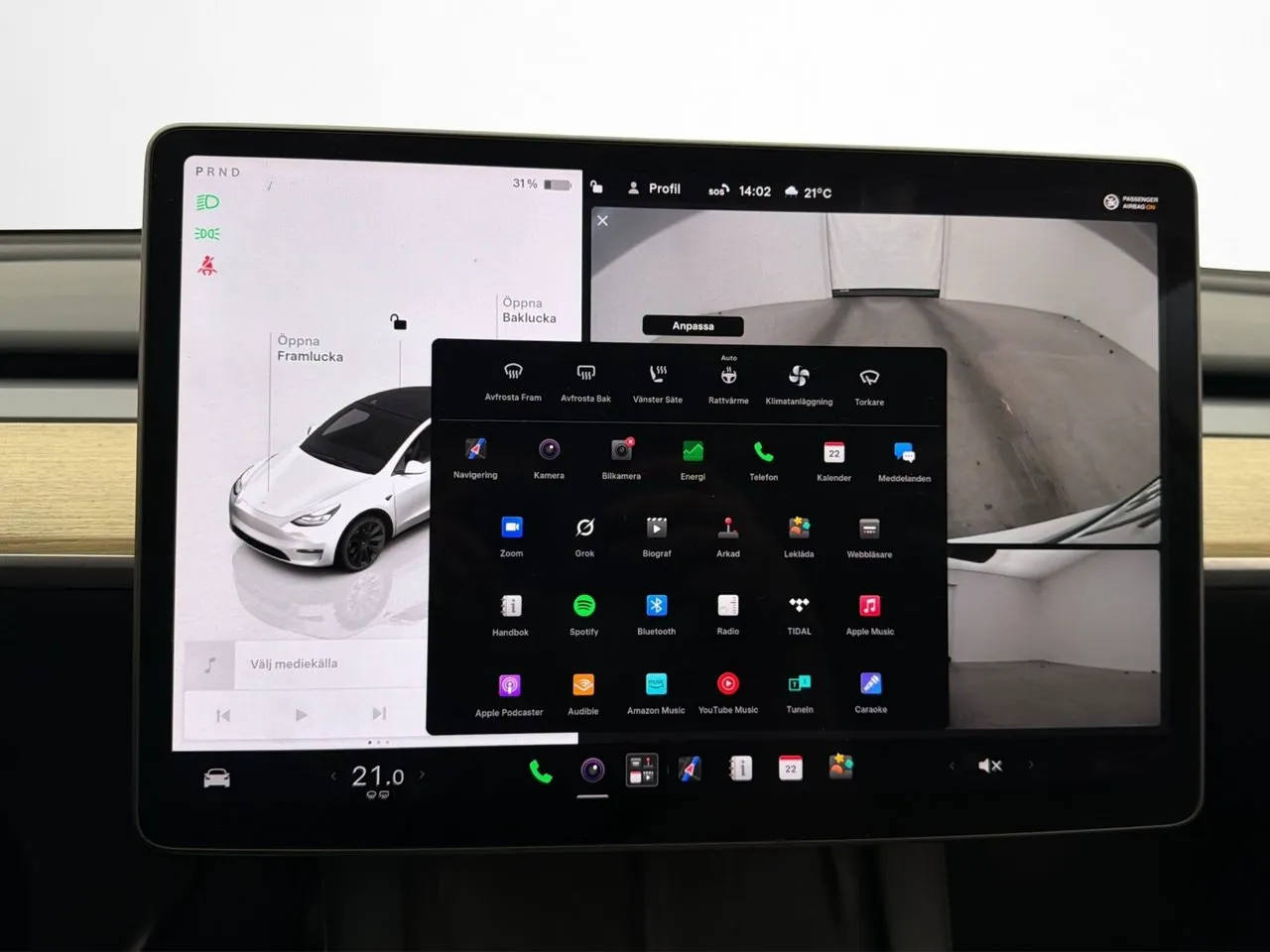 Vehicle image 24