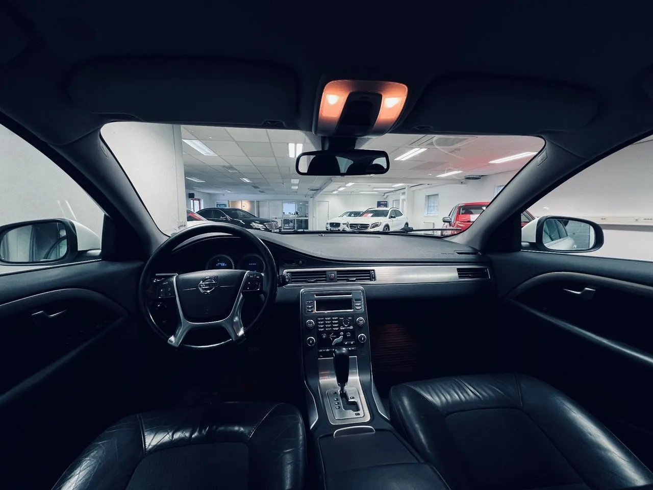 Vehicle image 10
