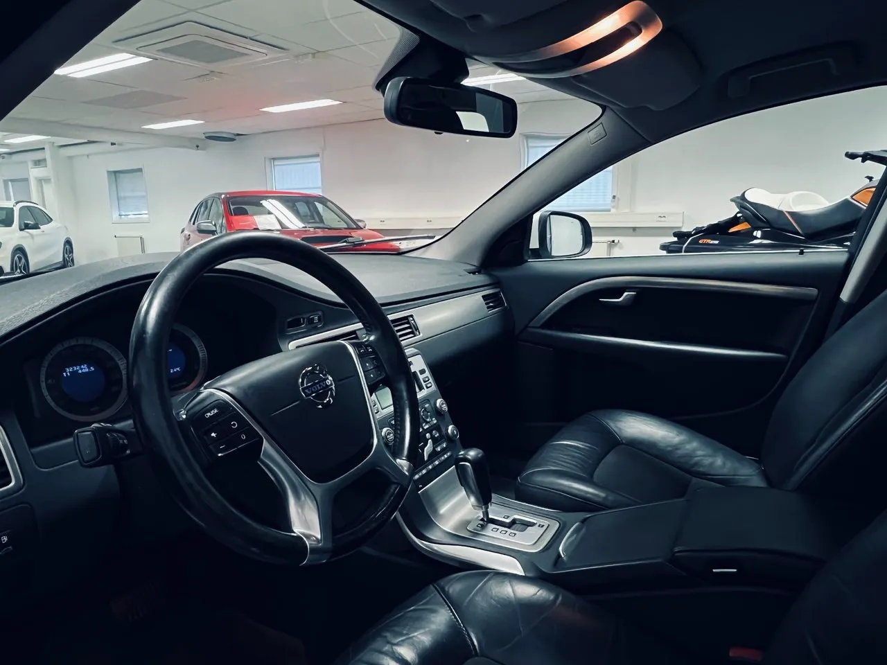 Vehicle image 13