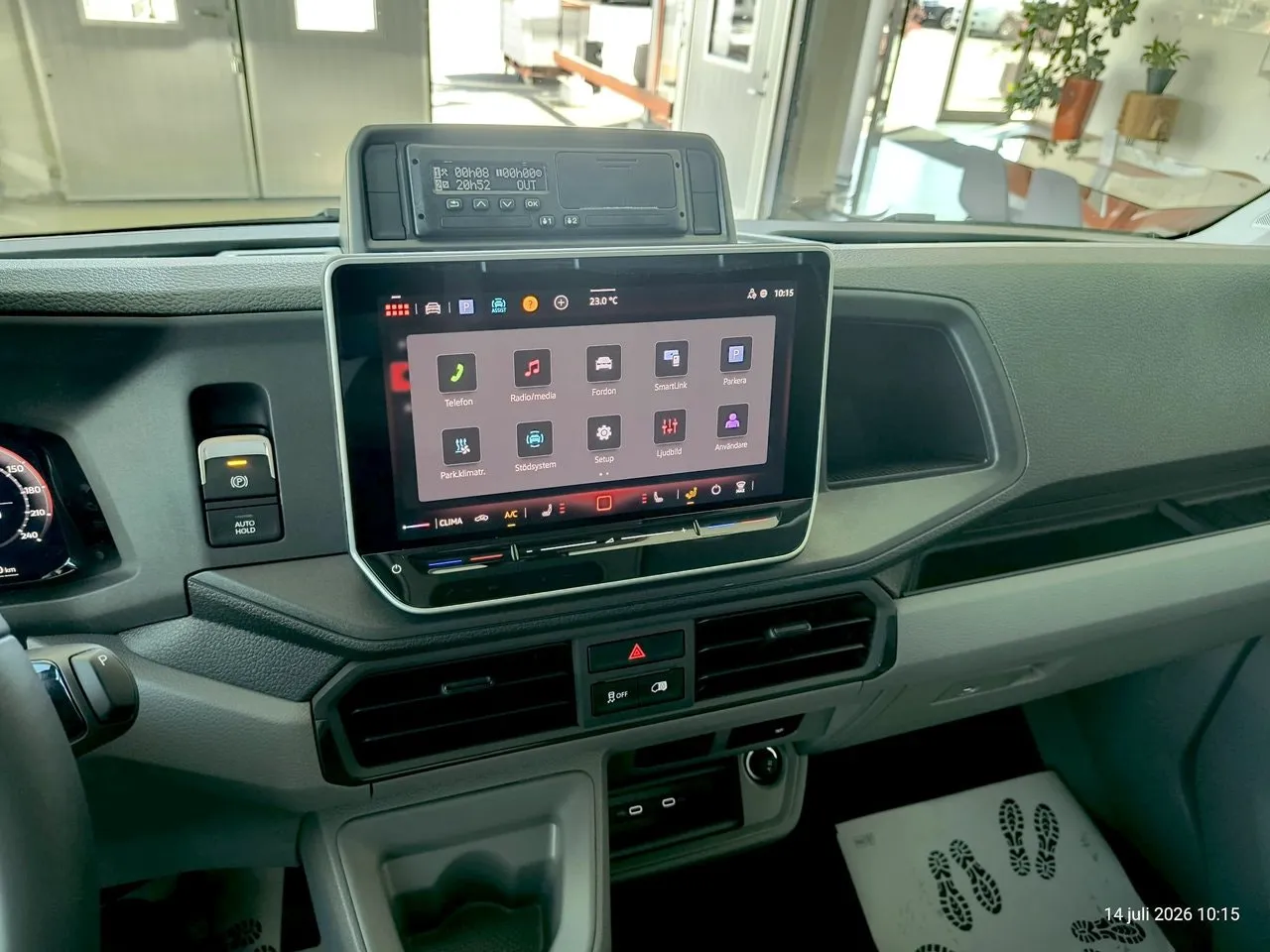 Vehicle image 16