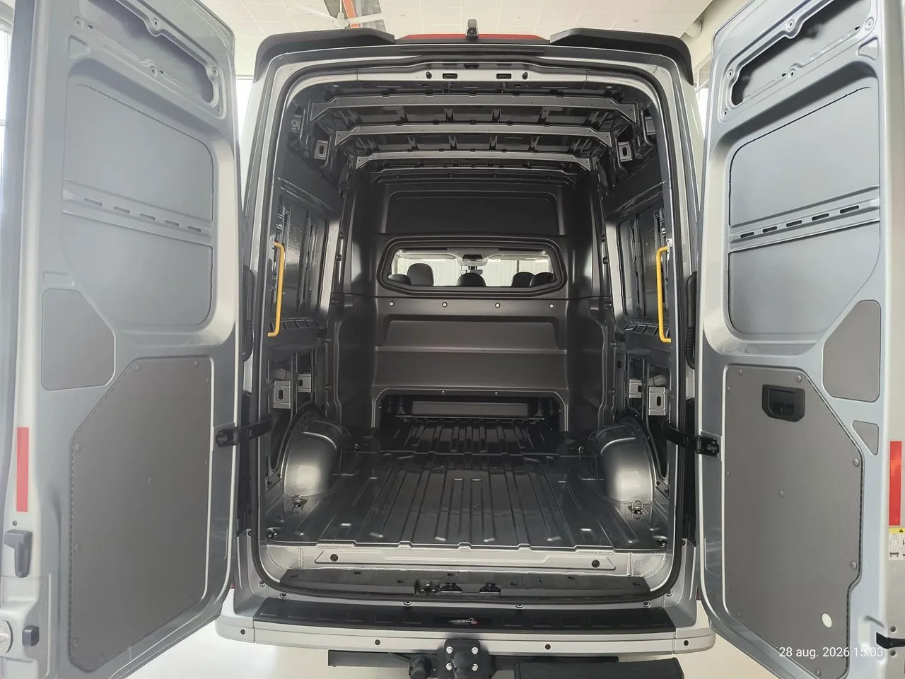 Vehicle image 15