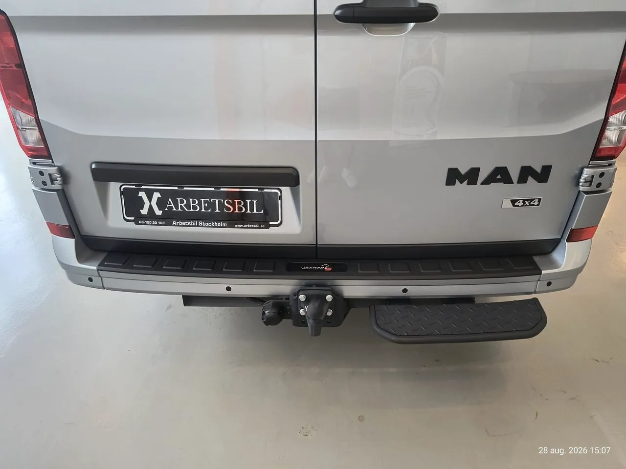 Vehicle image 14