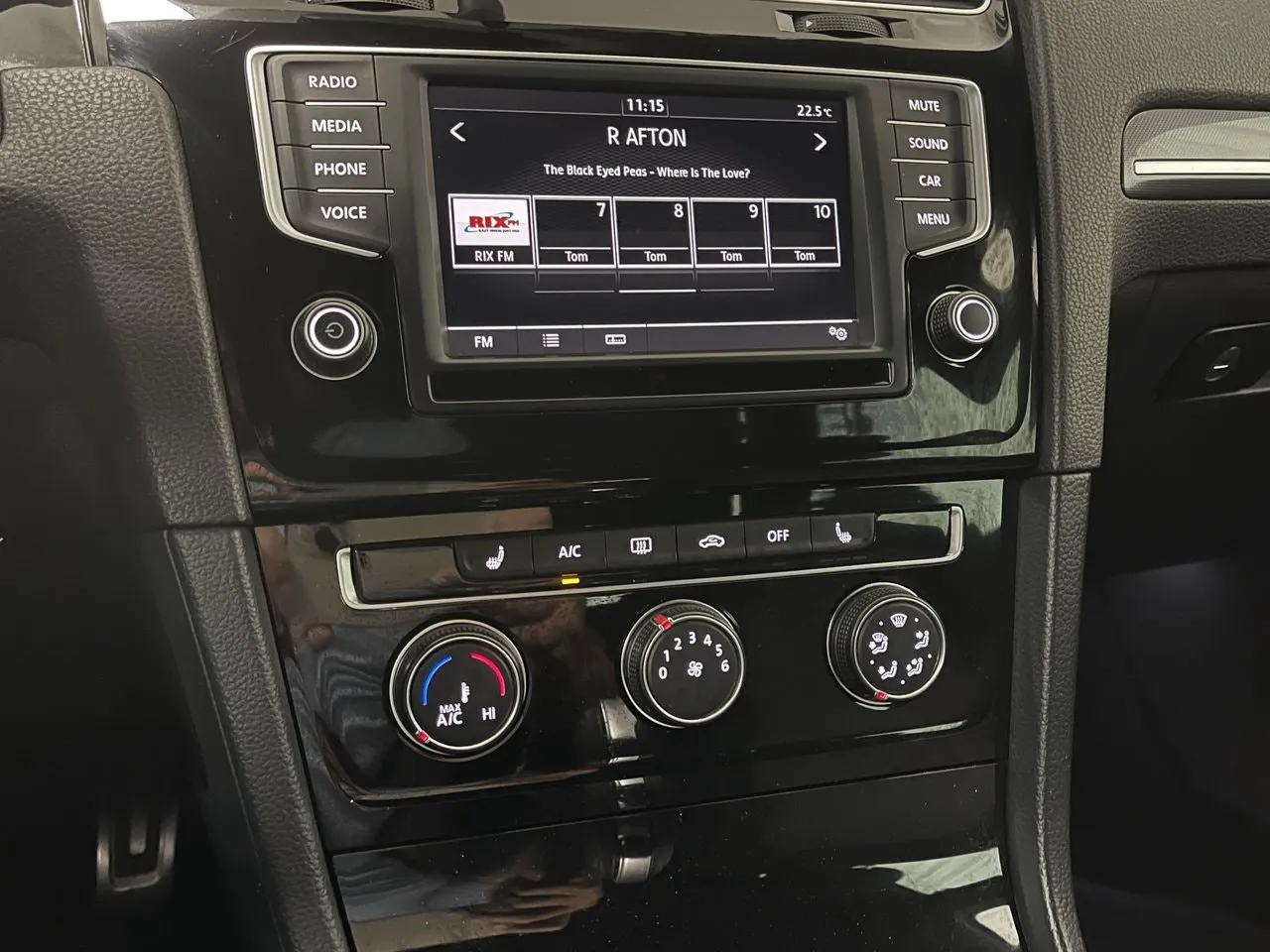 Vehicle image 15
