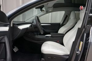 Tesla Model Y bild 8