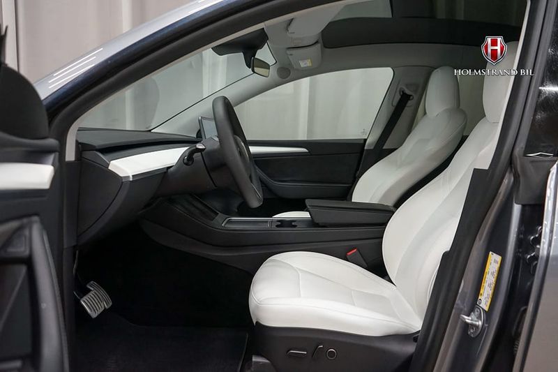 Tesla Model Y bild 8