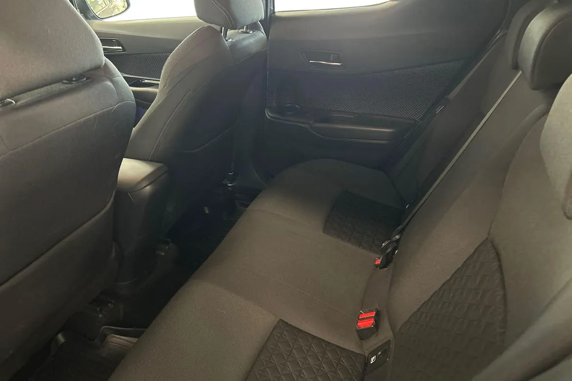 Vehicle image 12
