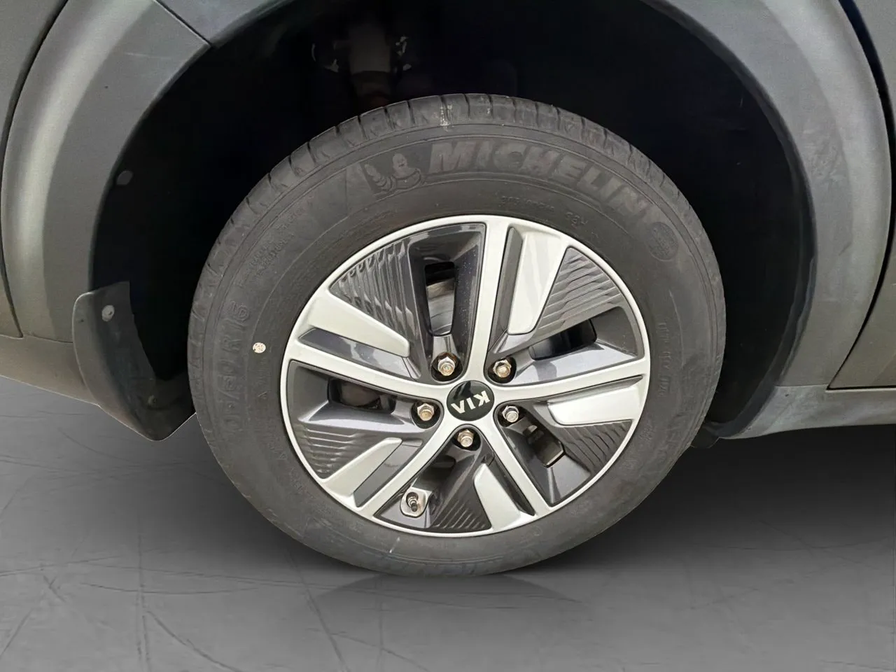 Vehicle image 32
