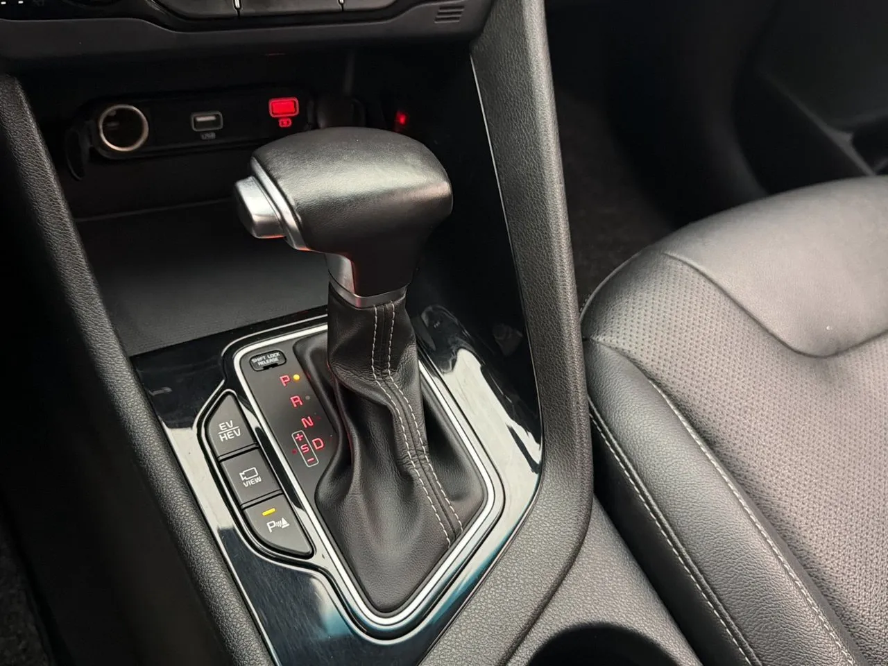 Vehicle image 25