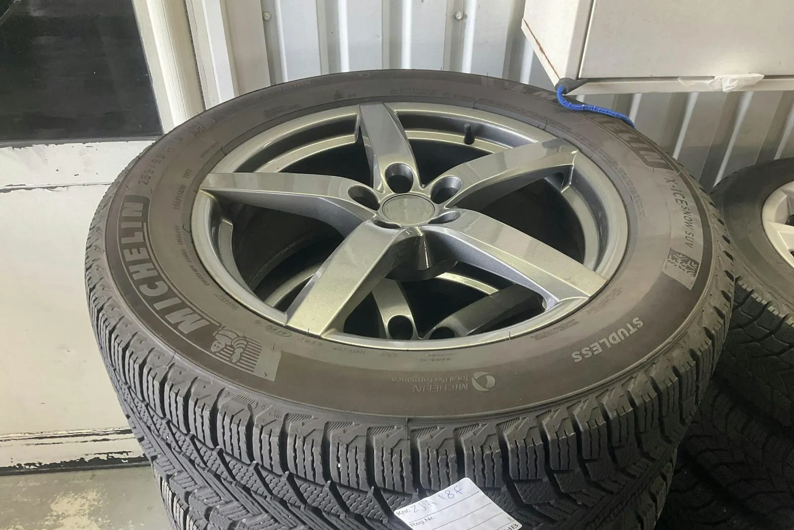 Vehicle image 14