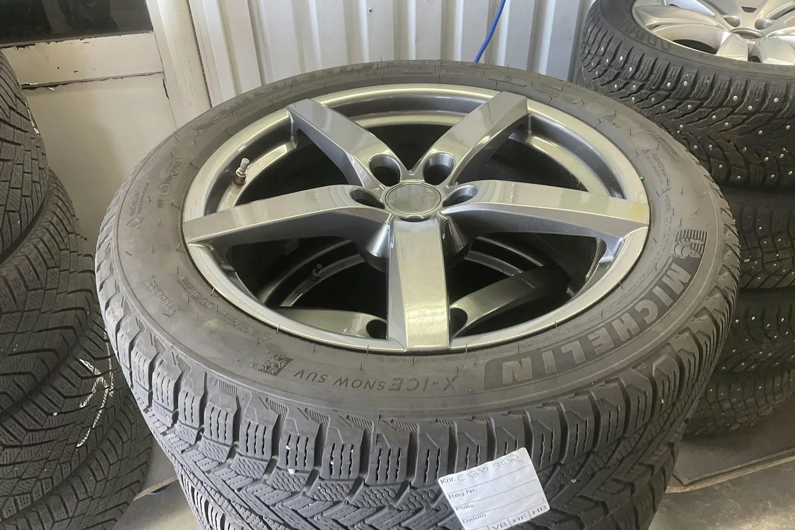 Vehicle image 16