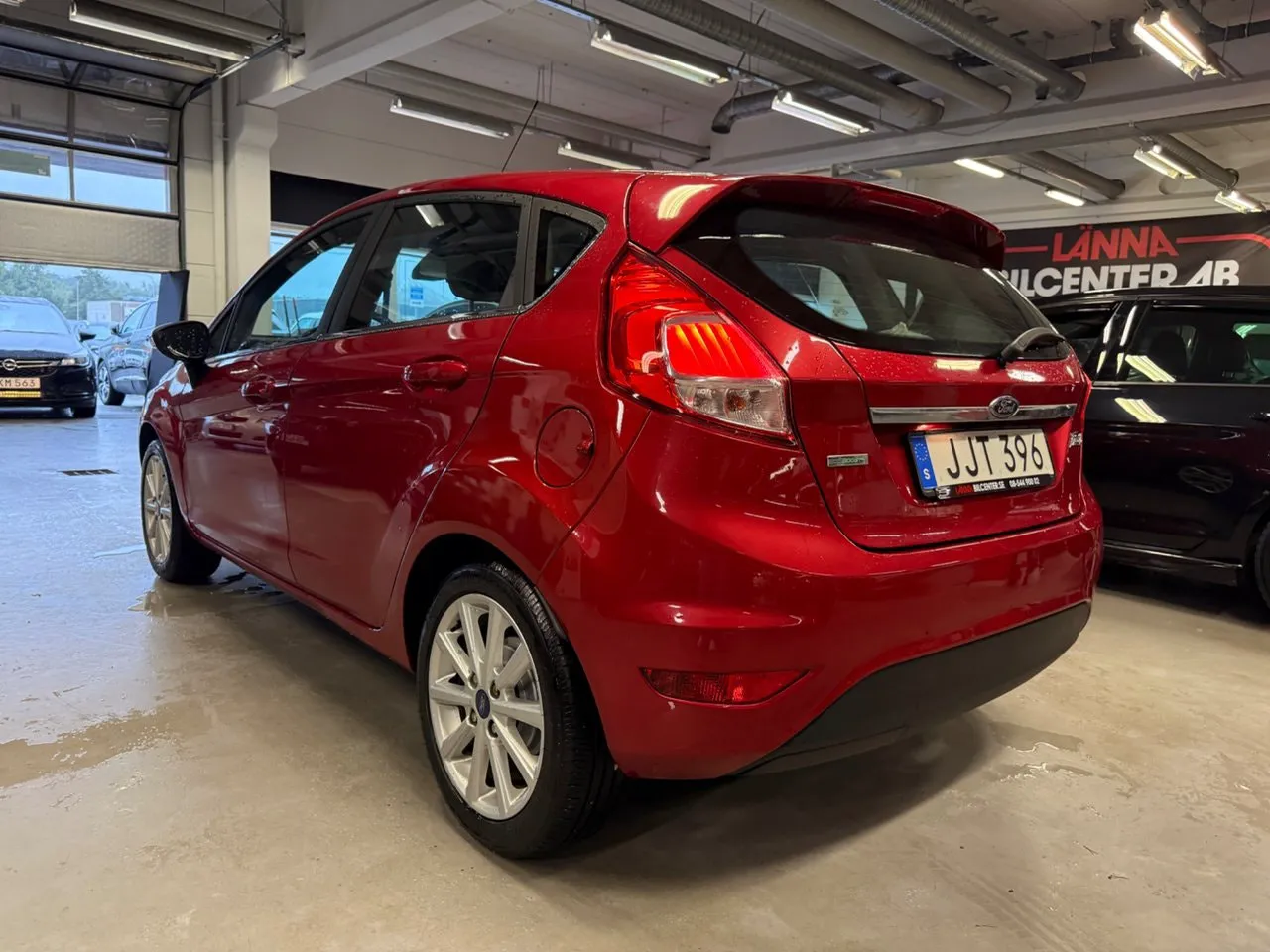 Vehicle image 7