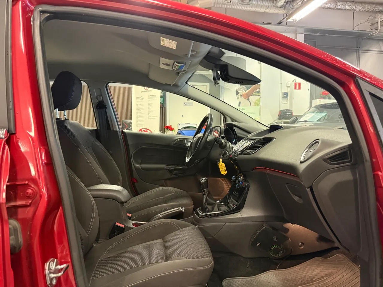 Vehicle image 19